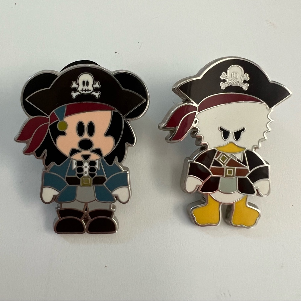 Disney Pin Pirates of the Caribbean Mickey Mouse Donald Duck Pin Trading